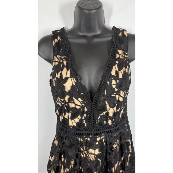 Romeo & Juliet BLACK/NUDE Floral Eyelet Lace Illusion A-line Mini Dress, size me - Picture 7 of 13